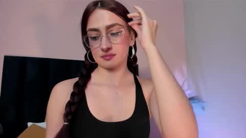 Snapshot of andracyruss chatting on February 23, 11:46 pm Andra Cyrus online show from February 23, 11:46 pm