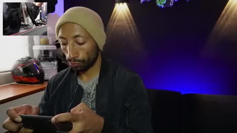 Snapshot of andre_boulleau chatting on February 6, 5:40 pm Andre online show from February 6, 5:40 pm