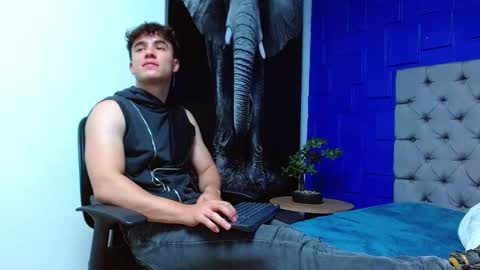 Snapshot of andre_parker chatting on February 13, 12:24 am Andre Parker online show from February 13, 12:24 am