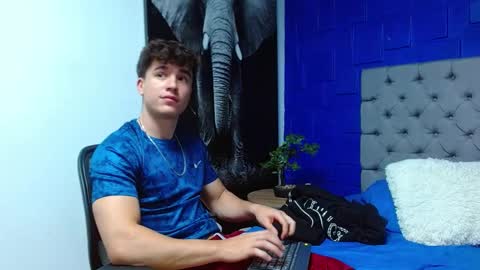 Snapshot of andre_parker chatting on February 19, 2:12 am Andre Parker online show from February 19, 2:12 am