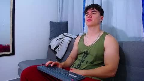 Snapshot of andre_parker chatting on October 24, 1:35 am Andre Parker online show from October 24, 1:35 am