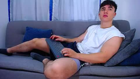 Snapshot of andre_parker chatting on November 27, 1:29 am Andre Parker online show from November 27, 1:29 am