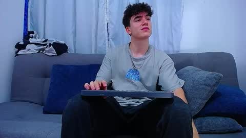 Snapshot of andre_parker chatting on December 16, 2:38 am Andre Parker online show from December 16, 2:38 am