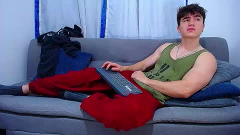 Snapshot of andre_parker chatting on December 19, 12:28 am Andre Parker online show from December 19, 12:28 am