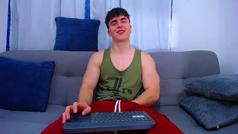 Snapshot of andre_parker chatting on January 8, 1:19 am Andre Parker online show from January 8, 1:19 am