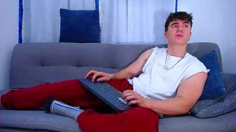 Snapshot of andre_parker chatting on January 16, 11:31 pm Andre Parker online show from January 16, 11:31 pm