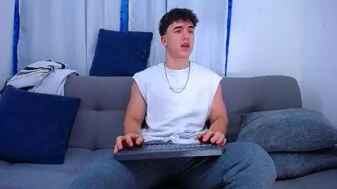 Snapshot of andre_parker chatting on February 4, 11:42 pm Andre Parker online show from February 4, 11:42 pm