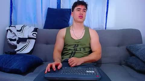 Snapshot of andre_parker chatting on February 5, 10:03 pm Andre Parker online show from February 5, 10:03 pm