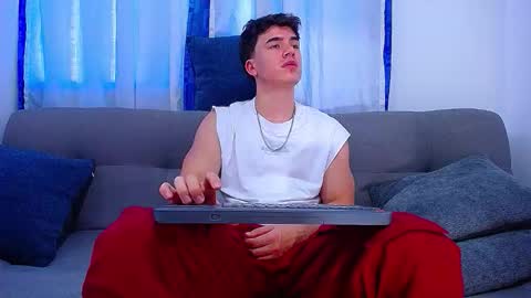 Snapshot of andre_parker chatting on February 10, 10:36 pm Andre Parker online show from February 10, 10:36 pm