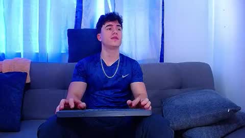 Snapshot of andre_parker chatting on February 18, 8:16 pm Andre Parker online show from February 18, 8:16 pm