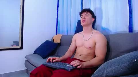 Snapshot of andre_parker chatting on February 19, 9:00 pm Andre Parker online show from February 19, 9:00 pm