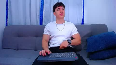 Snapshot of andre_parker chatting on February 22, 12:56 am Andre Parker online show from February 22, 12:56 am