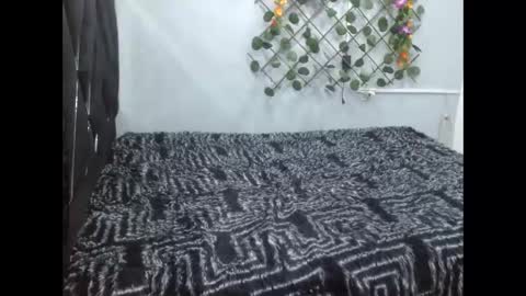 Snapshot of andrea1_ebony chatting on November 7, 8:09 pm andrea1_ebony online show from November 7, 8:09 pm