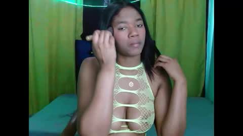 Snapshot of andrea1_ebony chatting on November 30, 1:59 pm andrea1_ebony online show from November 30, 1:59 pm