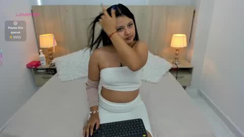 Andrea Caicedo online show from October 3, 7:33 pm