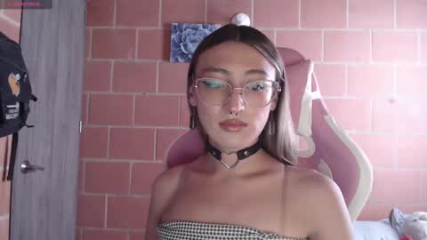 Andrea  online show from October 1, 3:40 pm