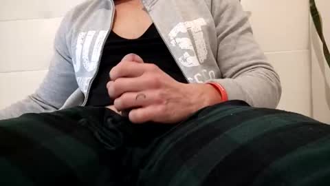 Snapshot of andrea_feetlover chatting on November 25, 8:42 pm andrea_feetlover online show from November 25, 8:42 pm