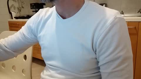 Snapshot of andrea_feetlover chatting on December 4, 8:17 pm andrea_feetlover online show from December 4, 8:17 pm