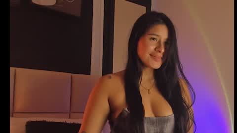 Snapshot of andrea_gomes_ chatting on January 22, 4:13 am andrea online show from January 22, 4:13 am