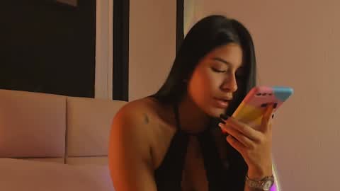 Snapshot of andrea_gomes_ chatting on February 2, 4:15 am andrea online show from February 2, 4:15 am