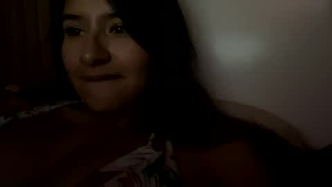 Snapshot of andrea_gomes_ chatting on March 10, 9:10 am andrea online show from March 10, 9:10 am