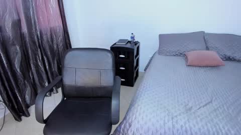 Andrea online show from December 8, 9:19 pm