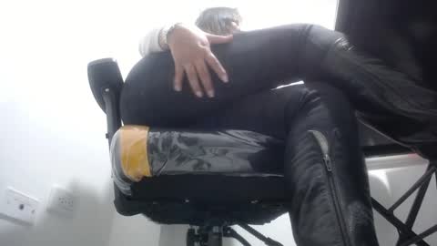 Snapshot of andrea_teacher chatting on February 19, 11:14 pm Andrea Model trainer Luxury ST online show from February 19, 11:14 pm