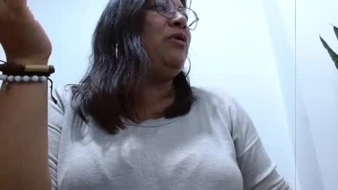 Snapshot of andrea_teacher chatting on September 19, 11:27 pm Andrea Model trainer Luxury ST online show from September 19, 11:27 pm