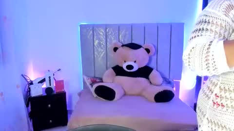 Snapshot of andreaakinky chatting on November 7, 8:36 am andreaakinky online show from November 7, 8:36 am