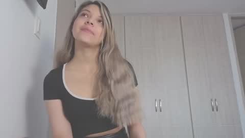 Snapshot of andreau_19 chatting on November 28, 1:25 pm andreau 19 online show from November 28, 1:25 pm