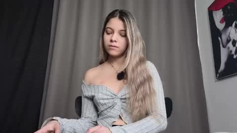 Snapshot of andreau_19 chatting on June 1, 1:24 pm andreau 19 online show from June 1, 1:24 pm