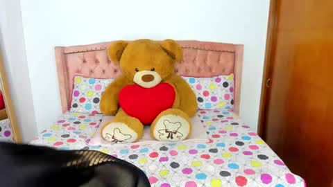 Snapshot of andreaytatyts chatting on November 9, 12:58 pm Andrea Y Taty online show from November 9, 12:58 pm