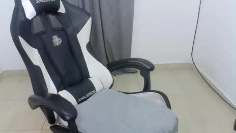 andres180950734 online show from October 25, 11:29 am