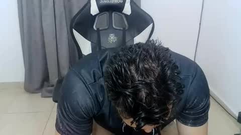 andres180950734 online show from October 27, 11:52 pm