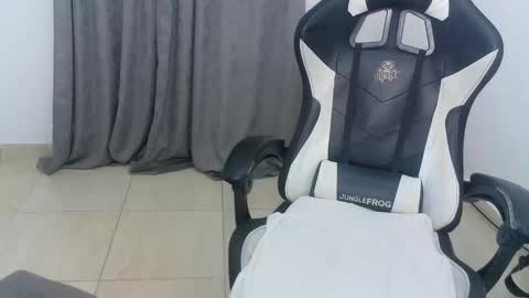 andres180950734 online show from December 4, 10:46 am