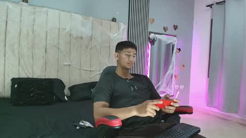 Snapshot of andres_stud777 chatting on October 12, 4:44 am ANDRES online show from October 12, 4:44 am