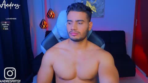 Snapshot of andresfiit chatting on December 10, 2:59 am Andres online show from December 10, 2:59 am