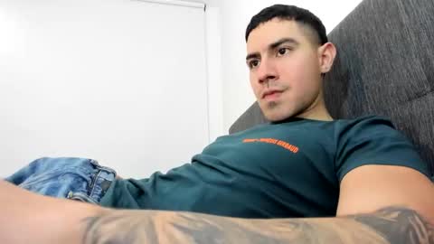 Snapshot of andresjuan92 chatting on October 24, 3:03 am onlyfanscallmegotter online show from October 24, 3:03 am