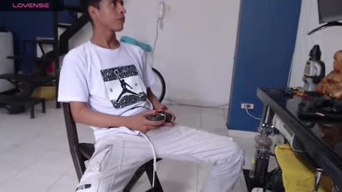 Snapshot of andressdean chatting on December 7, 7:43 pm Andres Dean online show from December 7, 7:43 pm