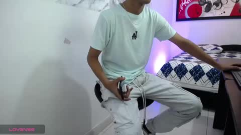 Snapshot of andressdean chatting on December 16, 7:00 pm Andres Dean online show from December 16, 7:00 pm