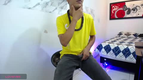 Snapshot of andressdean chatting on December 21, 3:36 am Andres Dean online show from December 21, 3:36 am