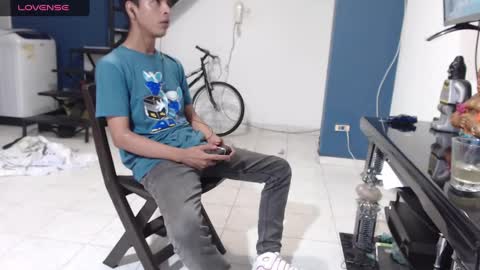 Snapshot of andressdean chatting on December 22, 12:28 am Andres Dean online show from December 22, 12:28 am