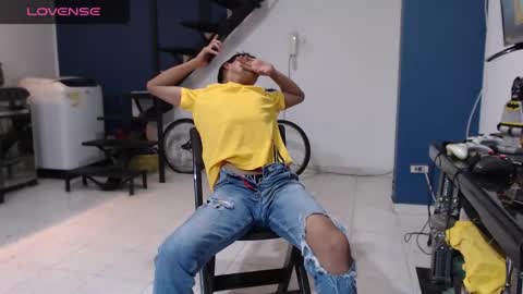 Snapshot of andressdean chatting on January 30, 1:33 am Andres Dean online show from January 30, 1:33 am