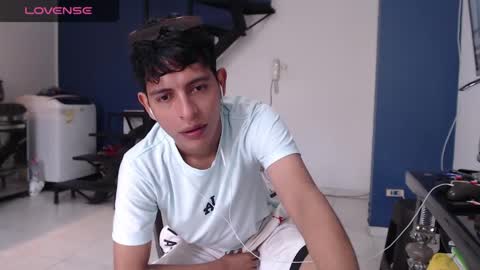 Snapshot of andressdean chatting on February 4, 8:17 pm Andres Dean online show from February 4, 8:17 pm