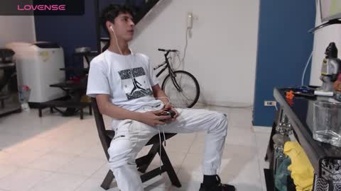 Snapshot of andressdean chatting on February 8, 11:55 pm Andres Dean online show from February 8, 11:55 pm