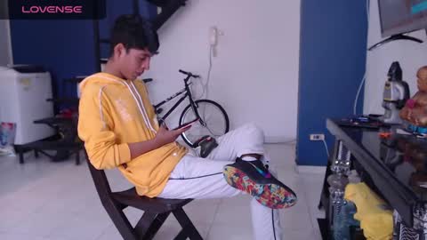 Snapshot of andressdean chatting on February 10, 5:19 pm Andres Dean online show from February 10, 5:19 pm