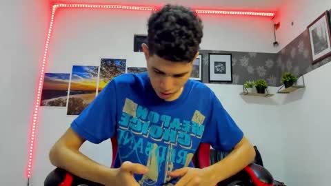 andrew_2811 online show from September 15, 5:07 am