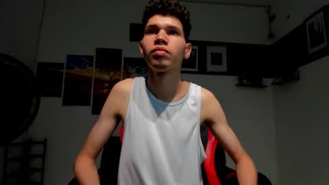 andrew_2811 online show from September 23, 2:36 am