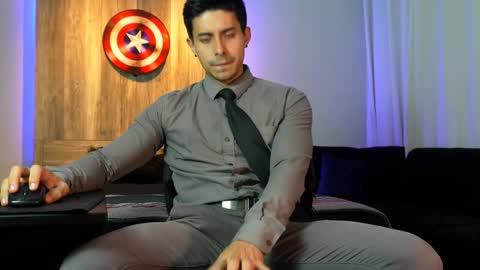 Snapshot of andrew_elliot chatting on December 3, 6:26 am Andrew online show from December 3, 6:26 am