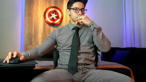 Snapshot of andrew_elliot chatting on December 5, 5:37 am Andrew online show from December 5, 5:37 am